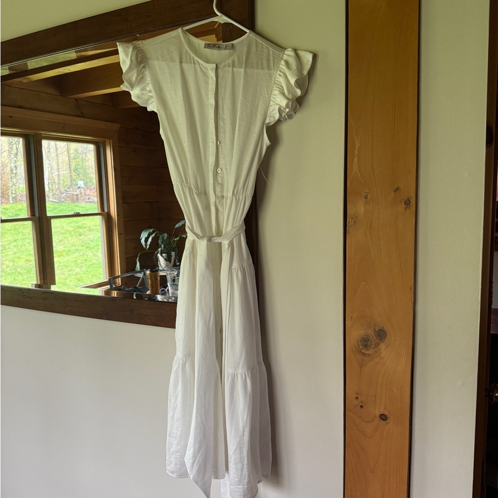 Vineyard Vines white button down dress with tie.